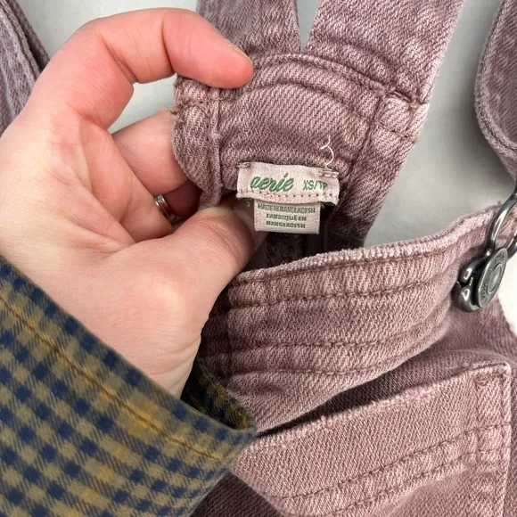 dusty mauve washed shortalls with embroidered flower on back pocket woman’s XS - Picture 3 of 9